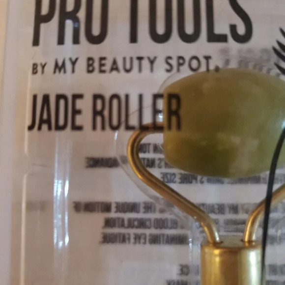 Authenic Jade Face Rollar for Tightening Skin - Picture 4 of 7